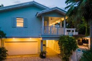 Exterior - Luxe Mansion/10min Walk Beach/Gameroom/Heated pool (Hollywood)