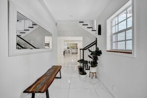 Interior - Luxe Mansion/10min Walk Beach/Gameroom/Heated pool (Hollywood)