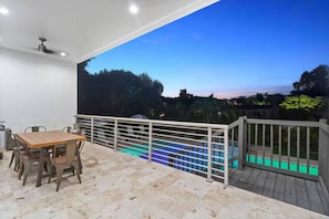 A rooftop terrace with a pool, outdoor seating, and a view of the surrounding landscape. - Modern Luxe 2021Built Heated Pool/Jacuzzi/Gameroom (Fort Lauderdale)