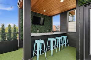 Turn on the game, and enjoy watching from the comfort of the outdoor bar. - Pretty in Pink: Rooftop Hot Tub & Sauna | 4 Ensuite Bedrooms | Sleeps 14 (Nashville)