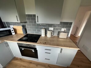 Private kitchen - Bright 2 Bed Flat · Oakley (Oakley)