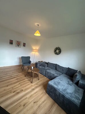 Living area - Bright 2 Bed Flat · Oakley (Oakley)