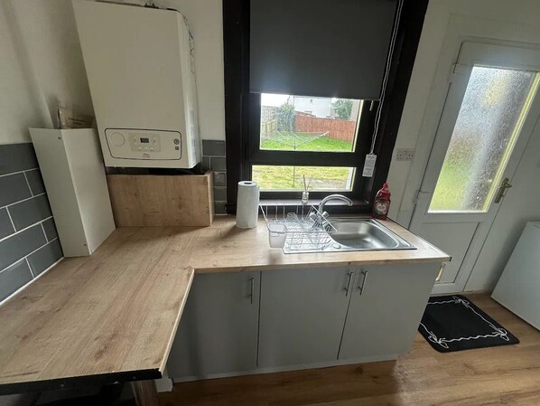 Private kitchen - Bright 2 Bed Flat · Oakley (Oakley)
