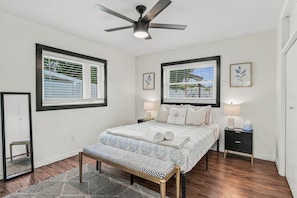 A bedroom with a bed, bedside tables, a ceiling fan, and two windows with blinds. - 🌴Palm Breeze Retreat- Home with a pool, hot tub & game room near Clearwater Beach! (Largo)