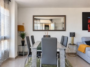 Dining - EXCELLENT SITUATION IN FRONT OF THE CITADEL, ON THE OUTSKIRTS OF THE TOWN. 20m FROM THE SEAFRONT AND TO THE BEACH. (Roses)