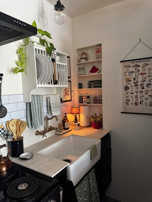 Private kitchen - Modern Vintage Guest Suite w/ Private Courtyard & Spa Bath (Sierra Vista)