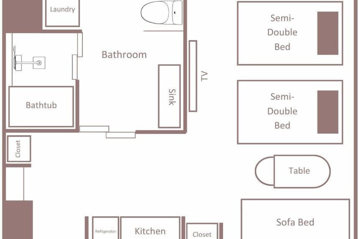 Ein Hotelzimmer mit Grundriss, einem Badezimmer, einer Küchenzeile und zwei Dreibettzimmern.