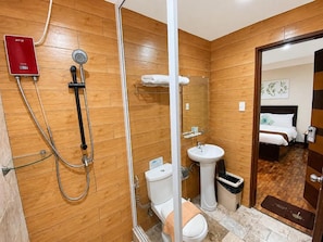 Bathroom - Elliannah Pines Hotel (Baguio)