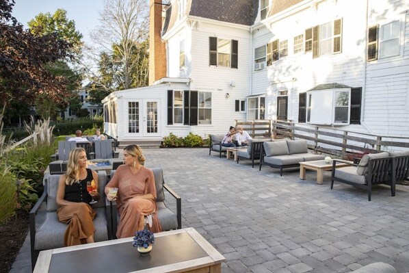 Outdoor dining - Compass Rose (Yarmouth Port)