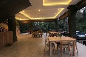 Tempat makan outdoor