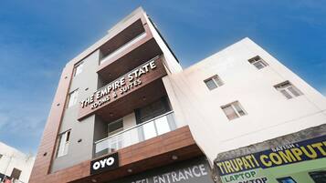 A hotel named 'The Empire State Suites' with a sign for 'Hotel Entrance' and a sign for 'Oyo' on the building.