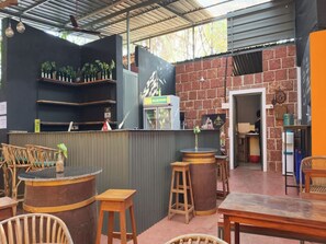 Outdoor dining - Xavier S Guest House (Anjuna)