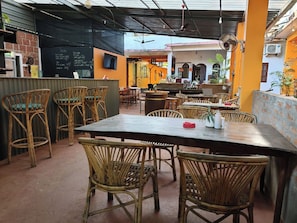 Outdoor dining - Xavier S Guest House (Anjuna)
