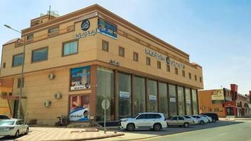 A multi-story building with signage for 'Al-Motors' and 'Al-Motors Hotels'.