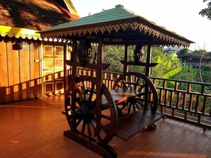Outdoor dining - Siblanburi Resort (Mae Hong Son)