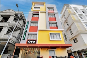 Exterior - HotelO Dak Plaza Balaka Bus Terminus (Kolkata)