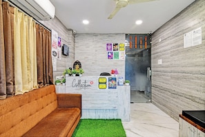 Lobby - HotelO Dak Plaza Balaka Bus Terminus (Kolkata)