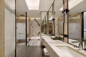 Bathroom - Doubletree by Hilton Ya an (Ya'an)