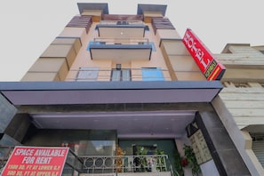 A building with a sign indicating space availability for rent. - Hotel O Shiv Pukhraj (Ludhiana)