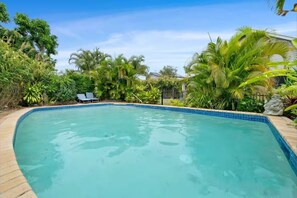 Pool - Entire spacious house with Pool 4BR + 3BA (Springwood)