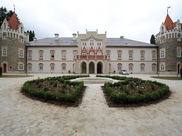 Exterior - Chateau Heralec (Heralec)
