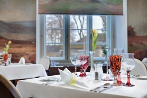 Dining - Chateau Heralec (Heralec)