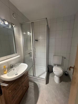 A bathroom with a glass-enclosed shower, a white sink, and a toilet. - Holiday Home 'Erholsamer Urlaub Im Schönen Allgäu' with Private Terrace and Wi-Fi (Lechbruck am See)