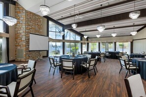 Dining - Christies Mill Waterfront Resort and Spa (Georgian Bay)