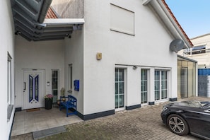 Exterior - Apartment 'Pension Viktoria' with Wi-Fi (Neuried)