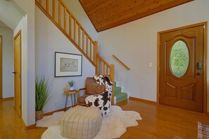 Interior - Cozy Chalet on Golf Course w/ Lake Cushman Access (Hoodsport)