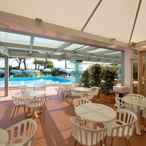 Outdoor dining - Hotel Bauer & Sporting (Jesolo)