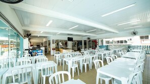 Outdoor dining - Colonia de Ferias de Guaratuba (Guaratuba)