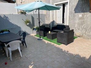 An outdoor patio with a table, chairs, and a sofa. - New Listing (Les Avenières Veyrins-Thuellin)