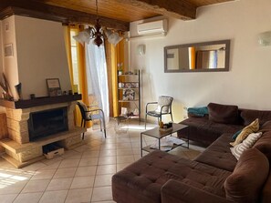 A living room with a fireplace, a sofa, a coffee table, and a bookshelf. - New Listing (Les Avenières Veyrins-Thuellin)