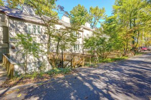 A residential street with a row of townhouses, wooden fences, and a paved road. - 2 Mi to Bryce Resort! All-Season Condo w/ Views (Basye)