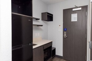A compact kitchenette with a refrigerator, a microwave, a sink, and a cabinet. - 2 Queen Beds | Mobil Access Tub Nsmk Kitchen (FORT WORTH)
