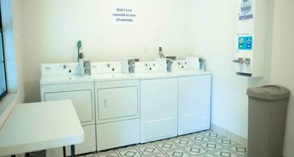 Elegant 2 Queen Bed|Parking|Pool