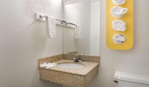 Bathroom - 2 full beds | non-smoking, micfridge (Fort Worth)