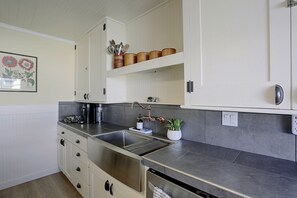 Private kitchen - McCloud Retreat Near Mt Shasta & Waterfalls! (McCloud)