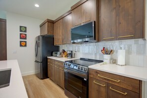 Kitchen | Cooking Basics - 4 Mi to Slopes! Eden Home w/ Private Hot Tub (Eden)