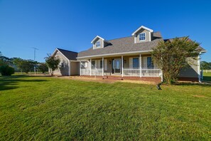 A two-story house with a front porch and a small front yard. - Murray Retreat w/ Game Room (Murray)