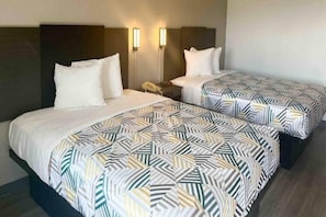 Bedroom - Spacious 2 Queen Beds Smk, Kitchen (Lake Jackson)