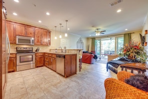 Private kitchen - Pool & River Access! Luxury Hill Country Haven (New Braunfels)