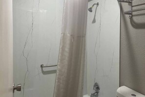 Bathroom - 1 King Bed | Non-Smoking, Wet Bar (Lake Jackson)
