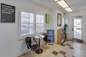Floor plan - 1 Queen Bed | Non-Smoking (Stafford)