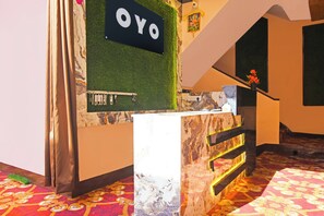 Lobby - HOTEL O PRIYAL DHANBAD (Dhanbad)