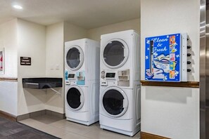 Holiday Home Facilities and Services - 1 King Bed|Smoking| Kitchen (Plano)