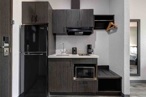 Kitchen - 2 Queen Beds | Non-Smoking, Kitchen (Katy)