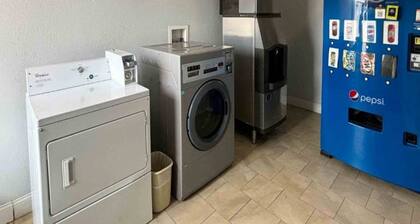 1 Queen Bed | Non-Smoking, Kitchen