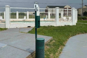 A fenced area with a trash bin and a sign indicating a dog waste station. - 2 Queen Beds | Non-Smoking, Kitchen (Abilene)